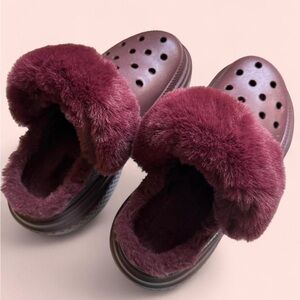 CROCS Stomp Maroon Faux Fur Clogs
